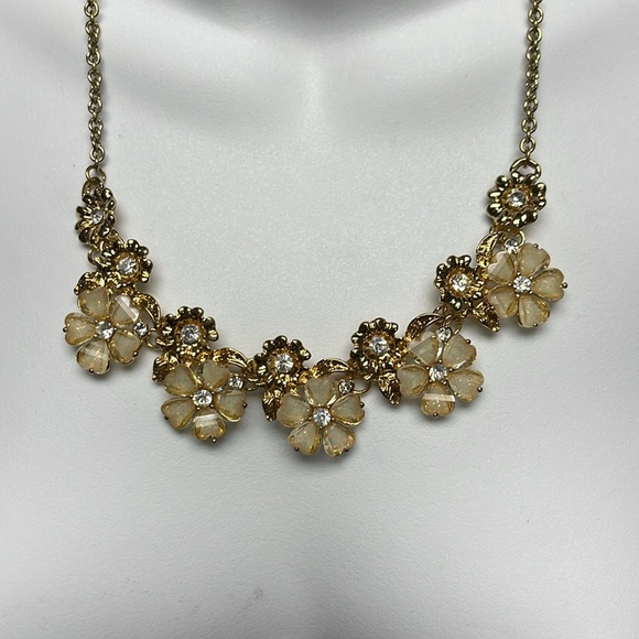 `NWT Guess by Marciano necklace - Picture 2 of 3